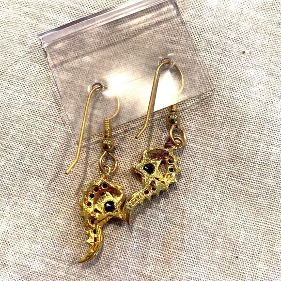 Beautiful Seahorse Earrings with stones, Vintage - Picture 2 of 2